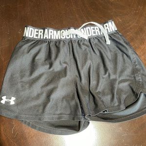 Under Armour Loose Athletic shorts youth